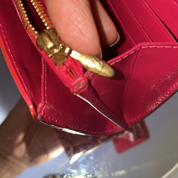 LOUIS VUITTON Monogram Vernis Sarah Wallet Envelope Red Leather - Picture 13 of 17